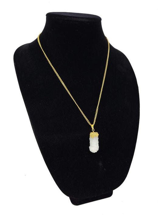Colgante de coral druzy natural bañado en oro